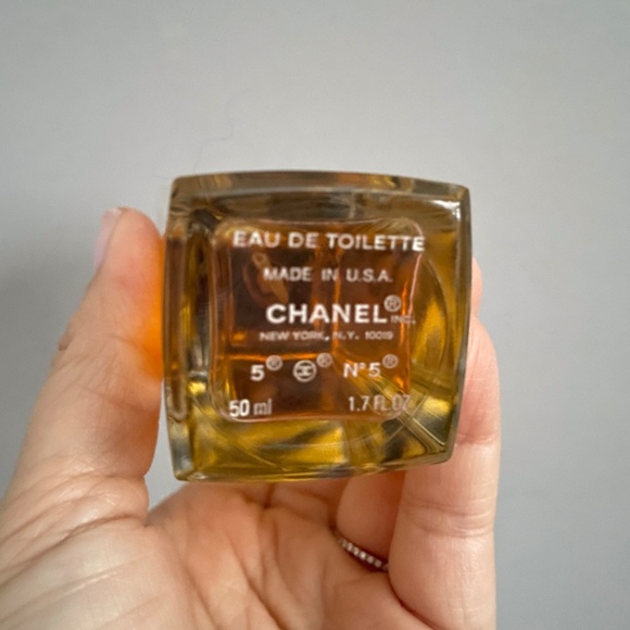 Chanel No5 Eau De Toilette Spray - 50mL / 1.7 fl oz - Picture 5 of 6